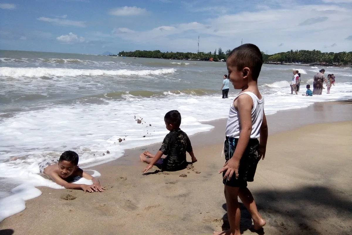 Pemandangan Pantai Carita