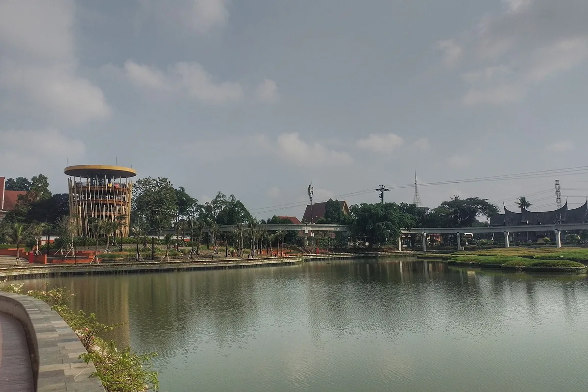 Pemandangan Taman Mini Indonesia Indah