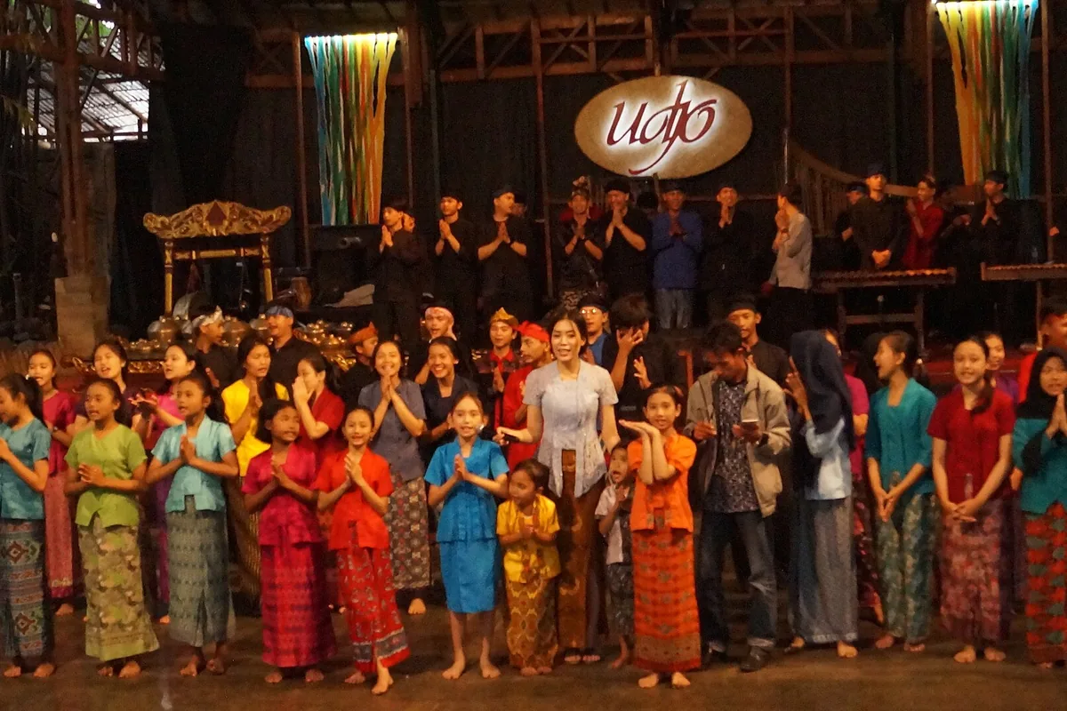 Pemandangan Saung Angklung Udjo